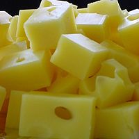 Ukraine cuts exports of cheese threefold in 2014, imports 1.6 times down