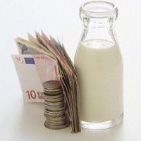 В ЕС дешевеет молоко