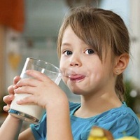 АВМ та ВАР закликали майбутніх очільників міст долучитись до впровадження програми «Шкільне молоко»
